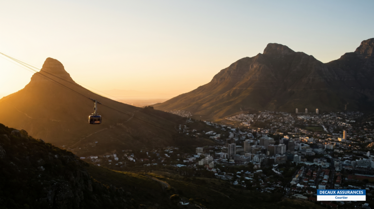Montagne de la Table dominant Le Cap au coucher du soleil, Afrique du Sud