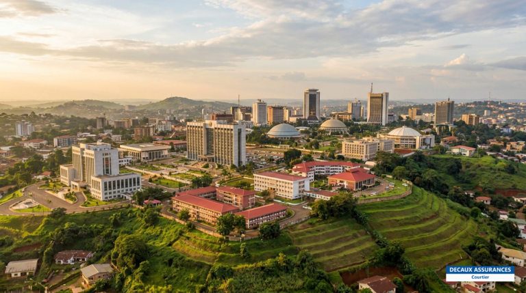 Yaoundé sur ses collines, Cameroun — vivre dans la capitale politique