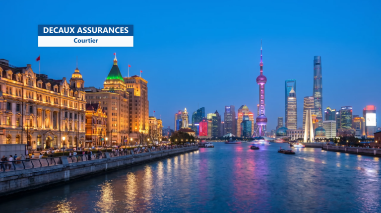 Le Bund et la skyline de Pudong à Shanghai, Chine — première communauté d'affaires française