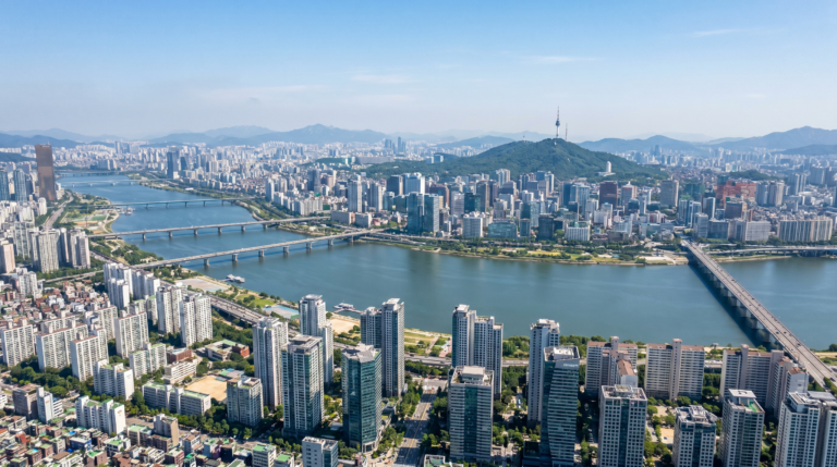 Skyline de Séoul et tour N Seoul, Corée du Sud — la capitale où vit la communauté française