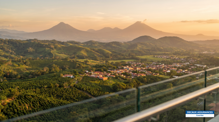 Vallée centrale du Costa Rica autour de San José, collines verdoyantes et volcans — région des expatriés français