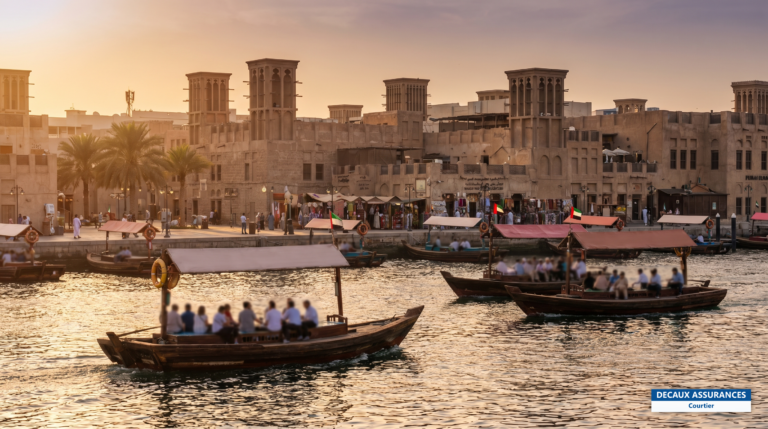 Abras sur la crique de Dubaï et souks du vieux Dubaï, Émirats arabes unis