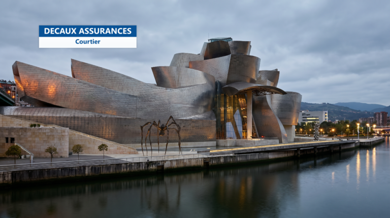Musée Guggenheim de Bilbao et ses courbes de titane, Espagne