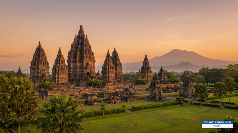 Temple de Prambanan près de Yogyakarta, Java, Indonésie — ville culturelle et universitaire