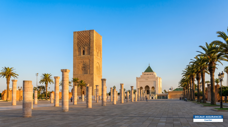 Tour Hassan et mausolée Mohammed V à Rabat, Maroc — capitale et siège de l'ambassade de France