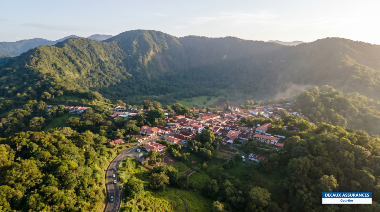 Village d'El Valle de Antón dans un cratère volcanique verdoyant, Panama