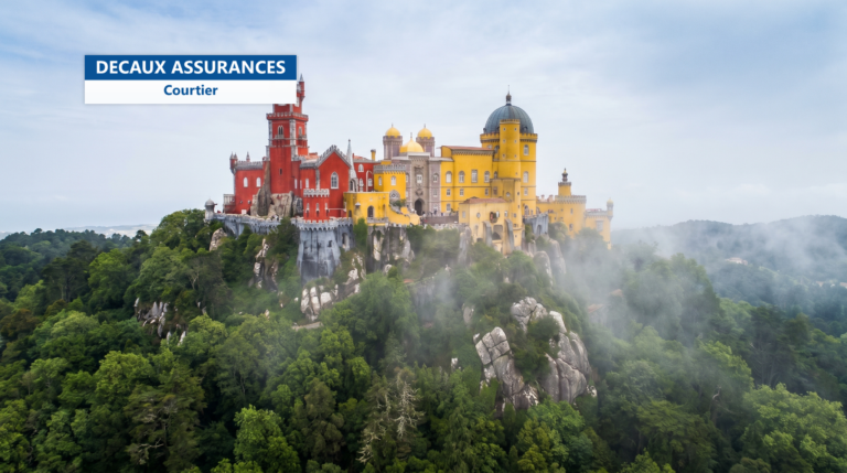 Palais de Pena au sommet de Sintra, Portugal — vivre entre forêt et palais