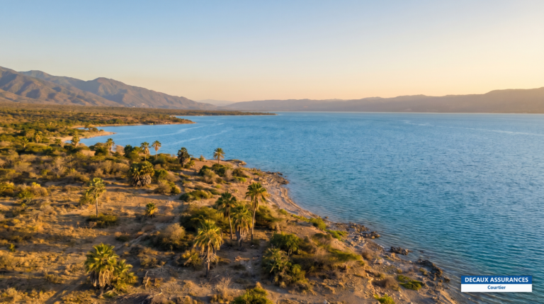 Lac Enriquillo et palmiers dans le sud-ouest de la République dominicaine