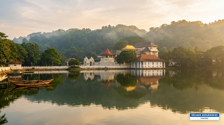 Lac et temple de la Dent à Kandy, hauts plateaux du Sri Lanka