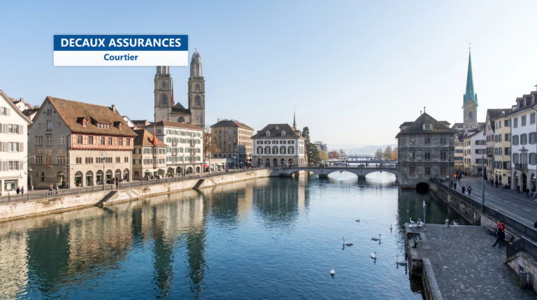 Vieille ville de Zurich au bord de la Limmat, Suisse — première place économique du pays