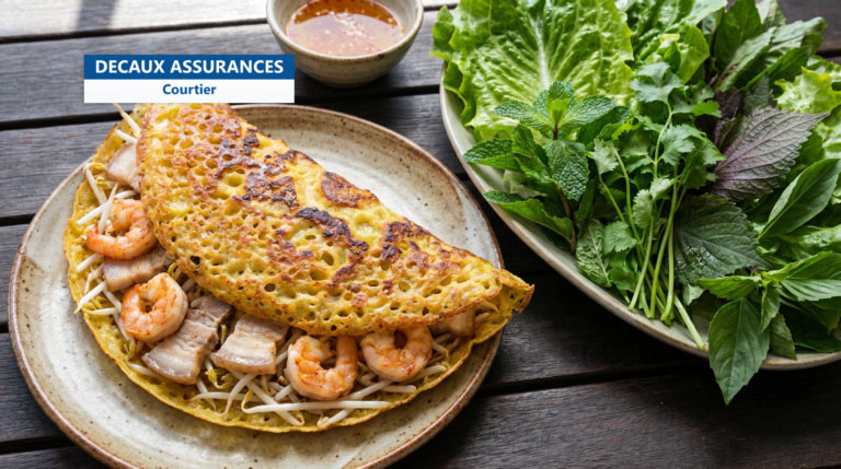 Banh xeo, crêpe croustillante vietnamienne aux crevettes et pousses de soja