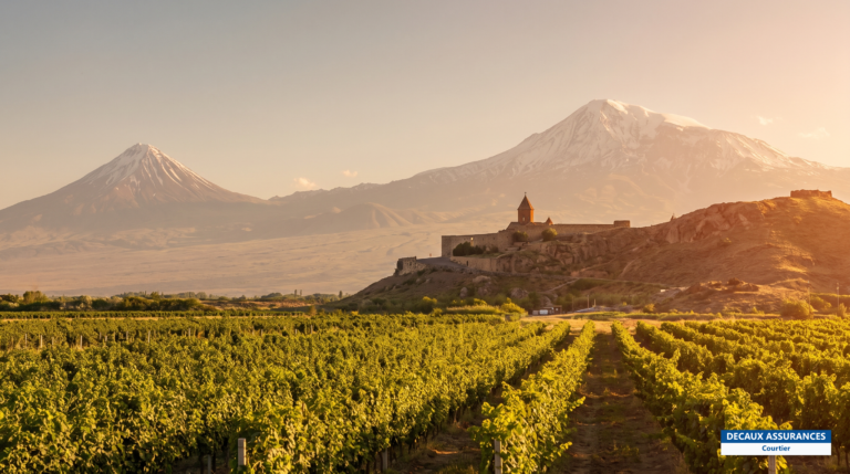 Monastère de Khor Virap face au mont Ararat enneigé, Arménie