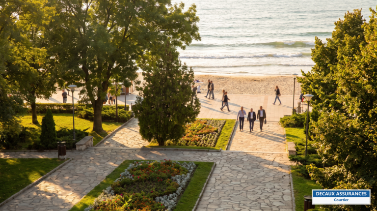 Varna, Bulgarie — front de mer de la mer Noire, port et station balnéaire