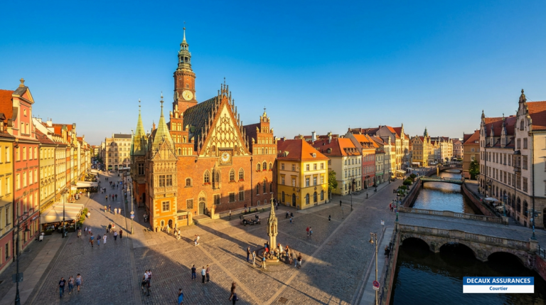 Place du marché colorée et hôtel de ville gothique de Wrocław, pôle tech et étudiant, Pologne