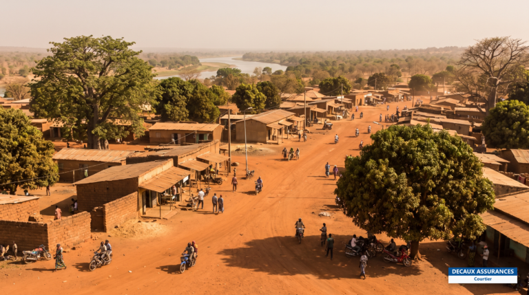 Ville de Kankan en Haute-Guinée — savane arborée, fleuve et quartiers de la capitale régionale