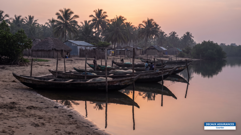 Togoville sur les rives du lac Togo — pirogues et village historique