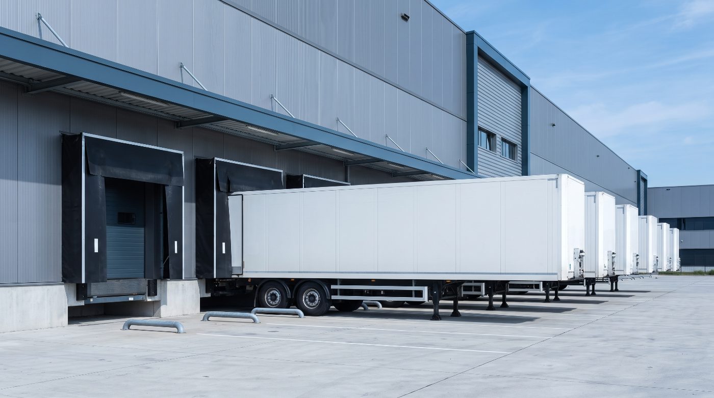 Quais de chargement d un entrepôt logistique