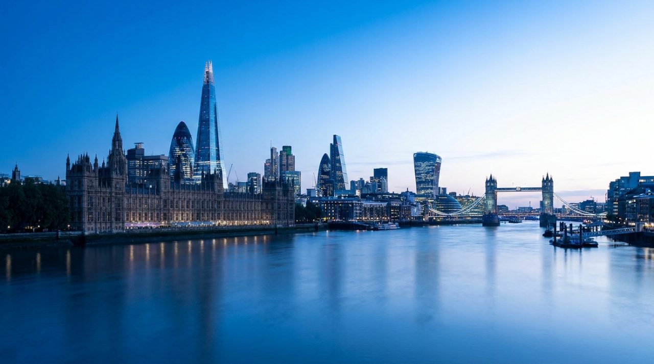 Skyline de Londres au crépuscule, expatriés au Royaume-Uni