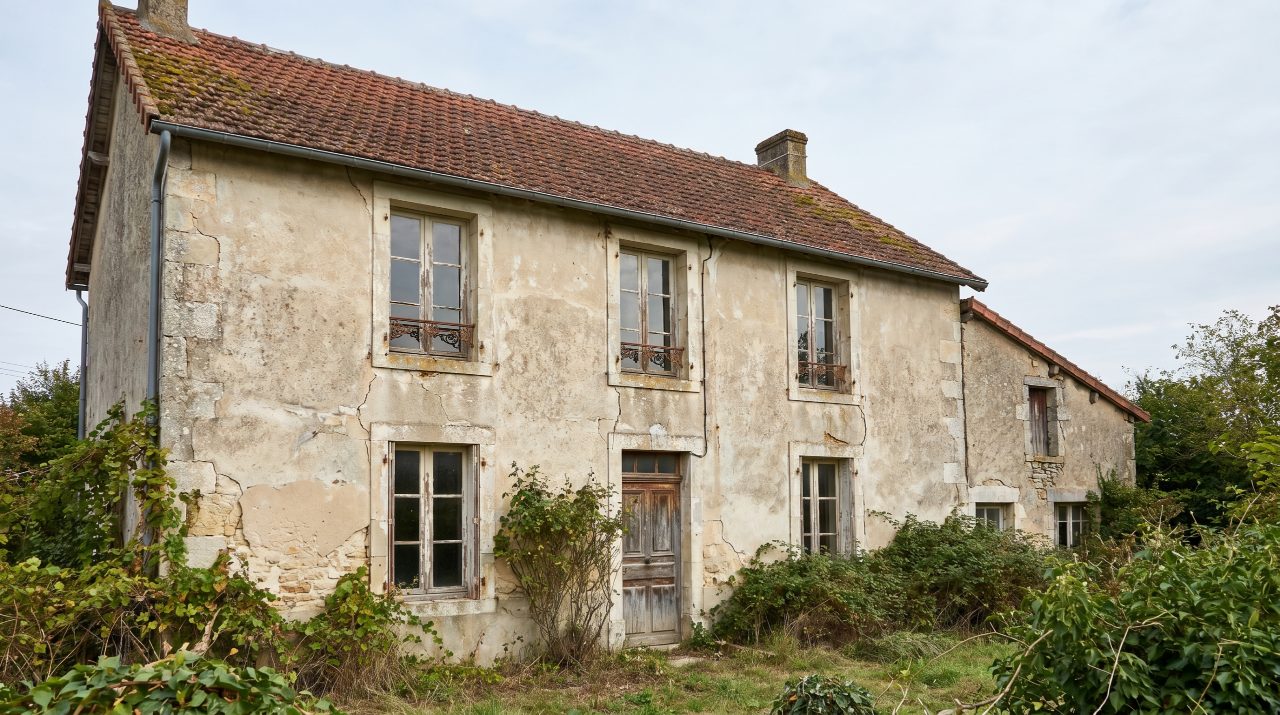 Maison individuelle classée passoire thermique — audit énergétique réglementaire avant vente couvert par la RC Pro Qualibat 8731