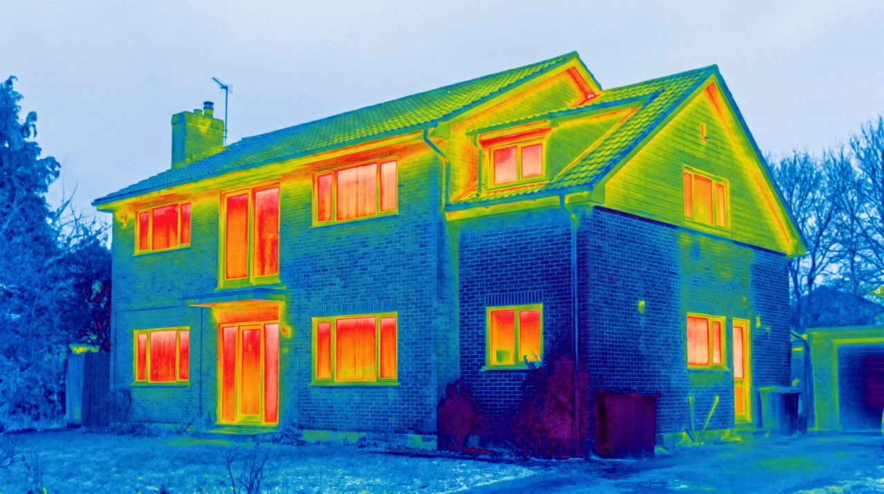 Thermographie infrarouge des déperditions de chaleur — diagnostic énergétique couvert par la RC Pro Qualibat 8731