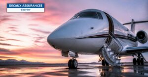 Avion médicalisé sur le tarmac à l'aube - Decaux Assurances